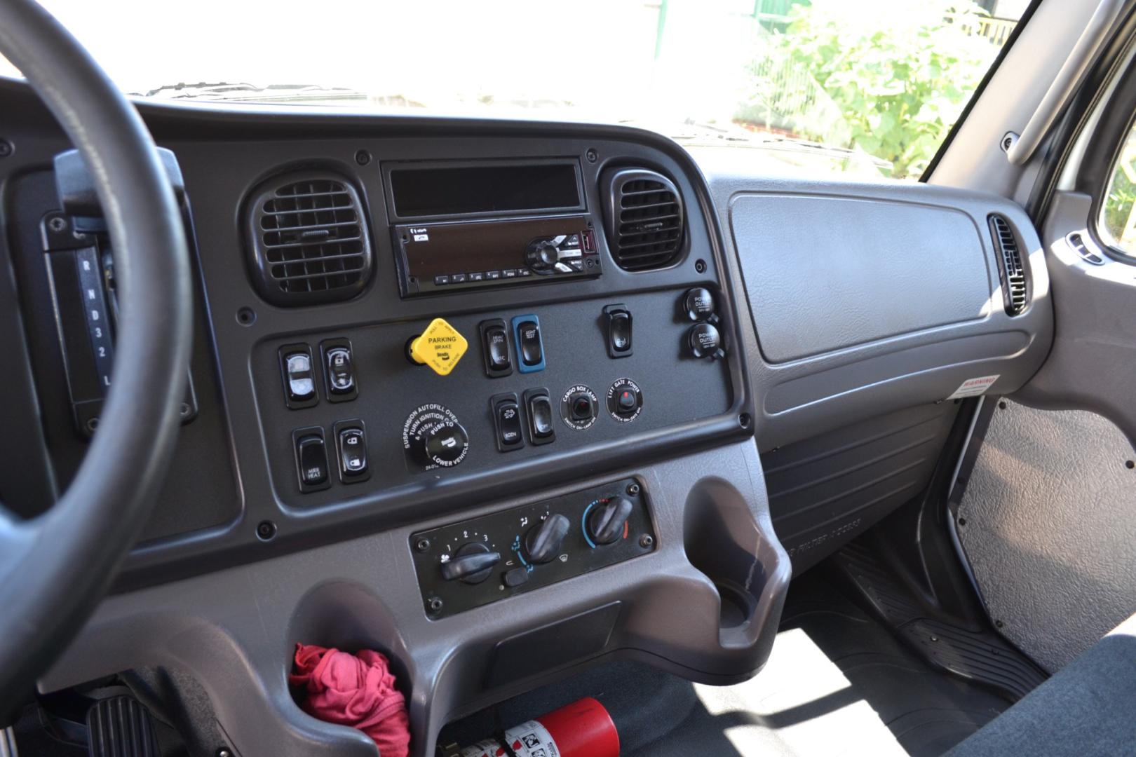 2019 WHITE /BLACK FREIGHTLINER M2-106 with an CUMMINS B6.7L 240HP engine, ALLISON 2500RDS AUTOMATIC transmission, located at 9172 North Fwy, Houston, TX, 77037, (713) 910-6868, 29.887470, -95.411903 - Photo#19